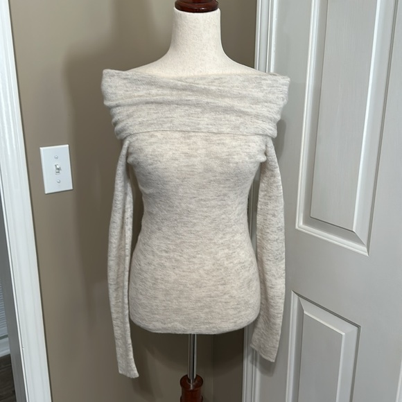 Madewell Alpaca-Blend Off-Shoulder Sweater in Heather Alabaster - Picture 5 of 8